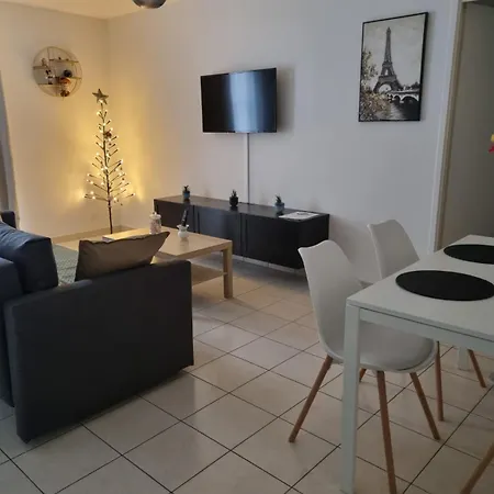 Le Familiale 5 Minutes De Disneyland 6 Personnes